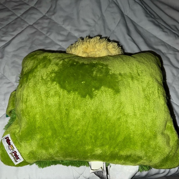 Pillow Pets Friendly Frog Stuffed Animal Plush Toy - Picture 6 of 7